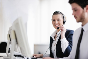 A woman helping someone over the phone